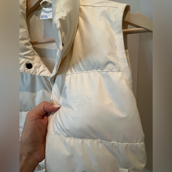 Reebok Women’s puffy Vest. Sz Small white - Picture 7 of 7